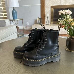 New DR MARTENS JADON BOOT SMOOTH LEATHER PLATFORMS - size 7 new, never worn